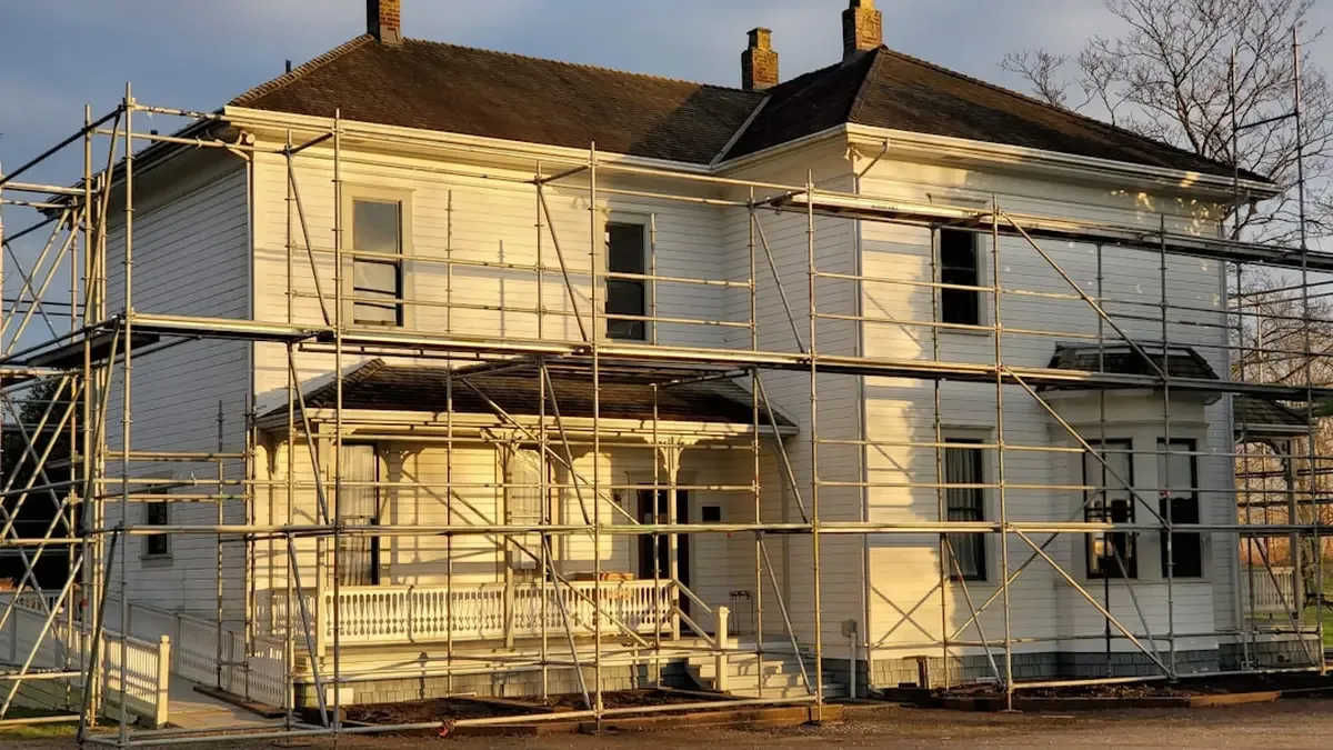 Appliquez du bardage sur ITE pendant un ravalement de façade — Appliquez du bardage sur ITE pendant un ravalement de façade